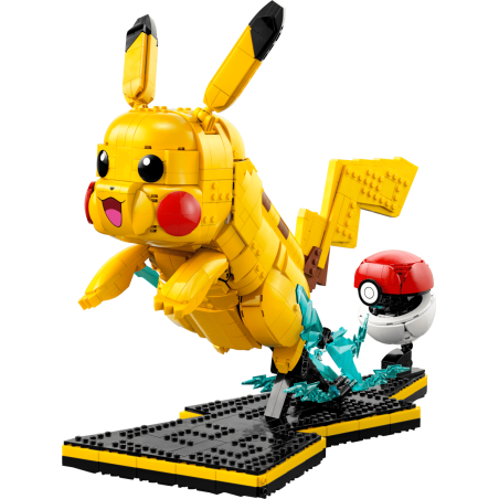 Pikachu y Poké Ball.