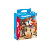 Neandertal con tigre dientes de sable.