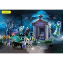 Scooby-Doo! Adventure in the cemetery.