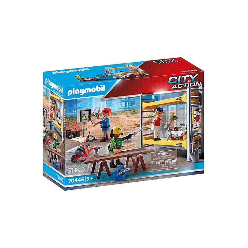 Andamio con obreros.