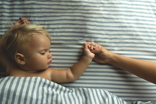 El contacto del bebe al dormir